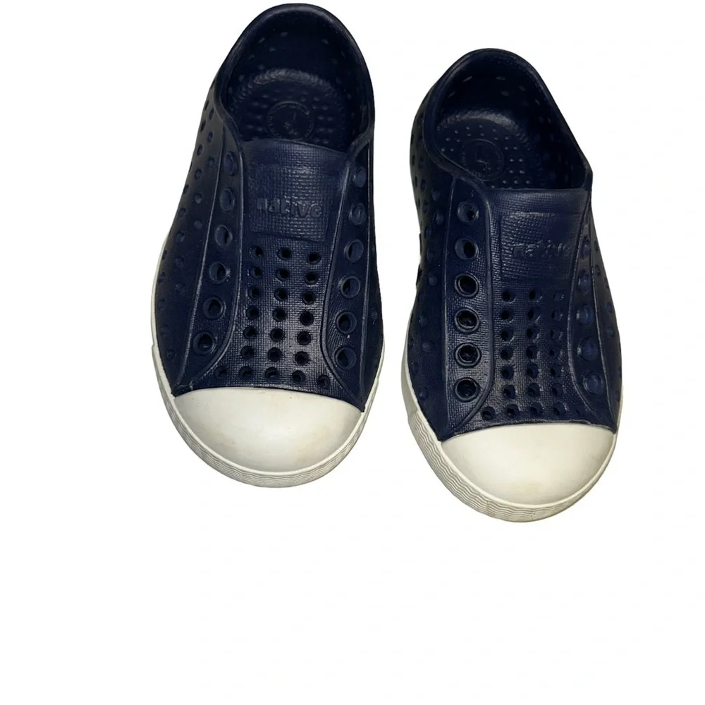 Native Jefferson Slip On Sneaker Boys child Size C6 Casual Comfort Water Shoes